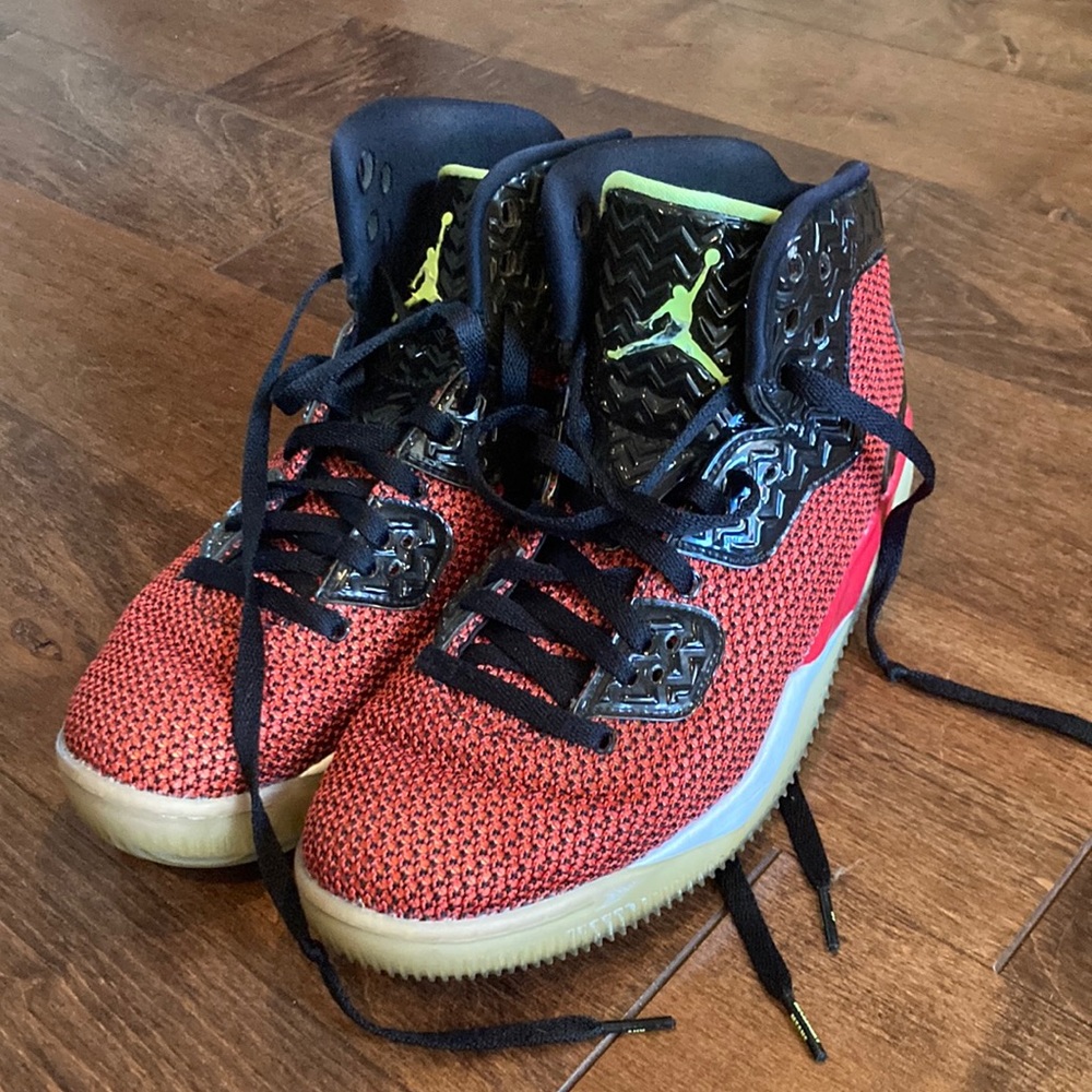 The Air Spike 40 minus the plastic models of Mars Blackmon.